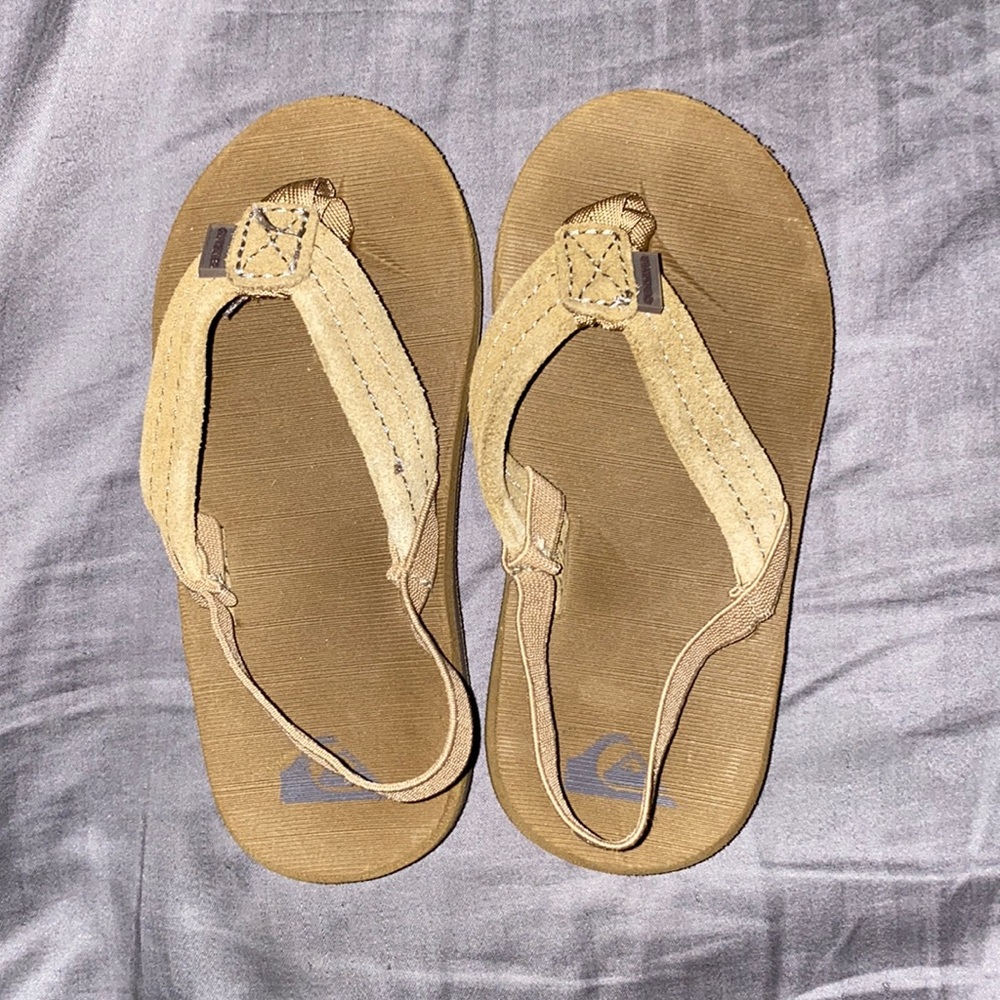 Unisex toddler quicksilver tan sandals size 6/7